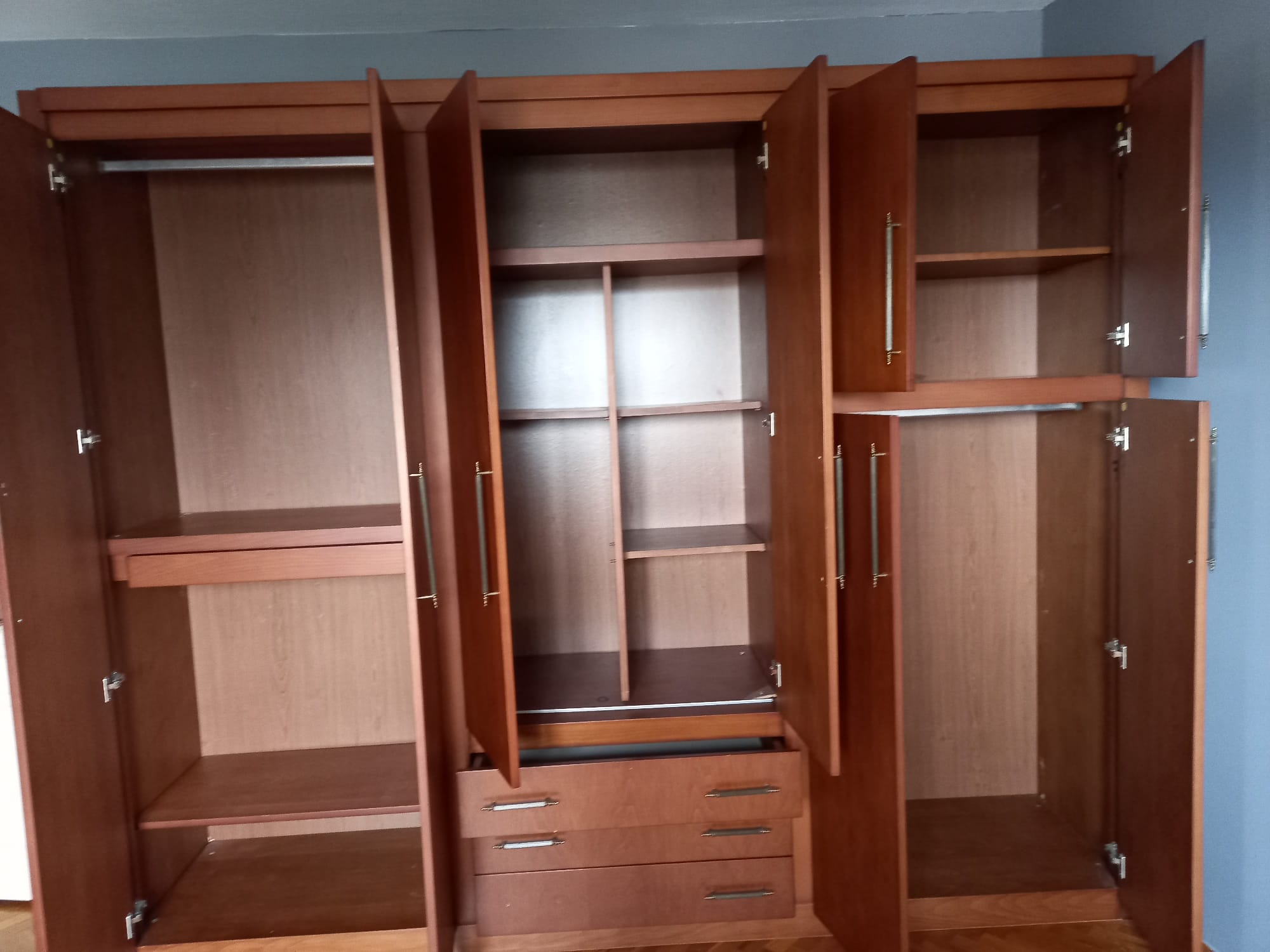 3 kapılı çekmeceli yatak odası dolabı